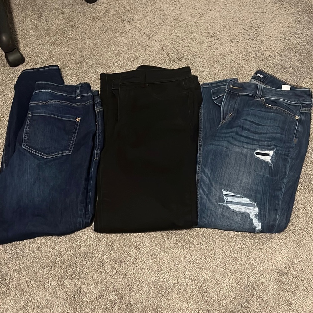 3 pair of Maurice’s jeans